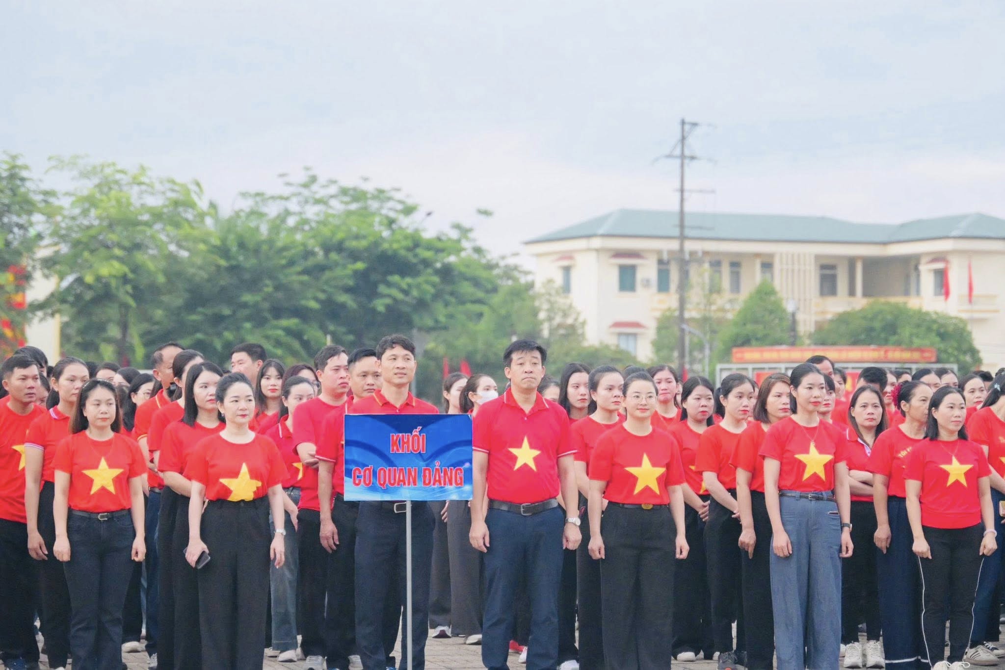 HƠN 500 CÁN BỘ VÀ NHÂN DÂN PHƯỜNG SÔNG TRÍ HƯỞNG ỨNG CHƯƠNG TRÌNH “CÙNG VIỆT NAM TIẾN BƯỚC”
