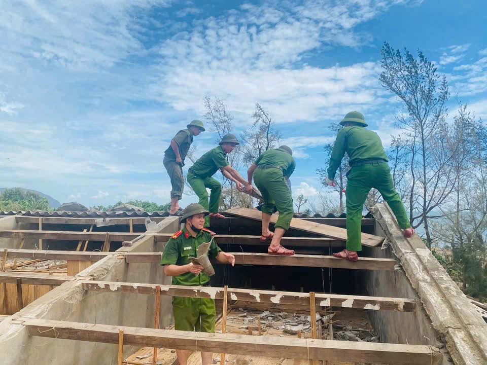 Phường Sông Trí tiếp tục huy động các lực lượng ra quân khắc phục hậu quả bão số 10.