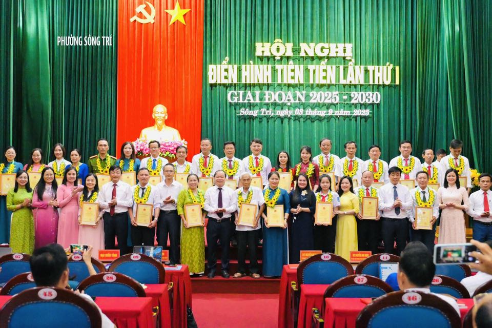 PHƯỜNG SÔNG TRÍ VINH DANH 29 ĐIỂN HÌNH PHONG TRÀO THI ĐUA YÊU NƯỚC. 
