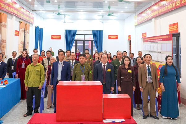 Cử tri phường Sông Trí nô nức tham gia ngày hội bầu cử