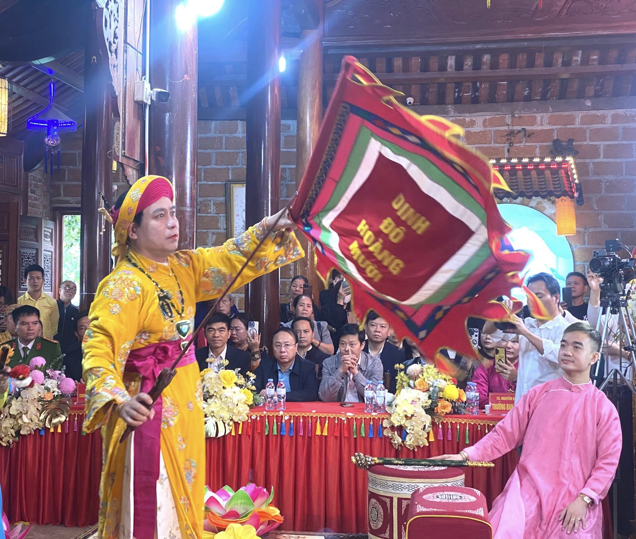 Khai mạc Liên hoan thực hành tín ngưỡng thờ Mẫu tam phủ tại di tích Đền Cả-Dinh đô quan Hoàng Mười