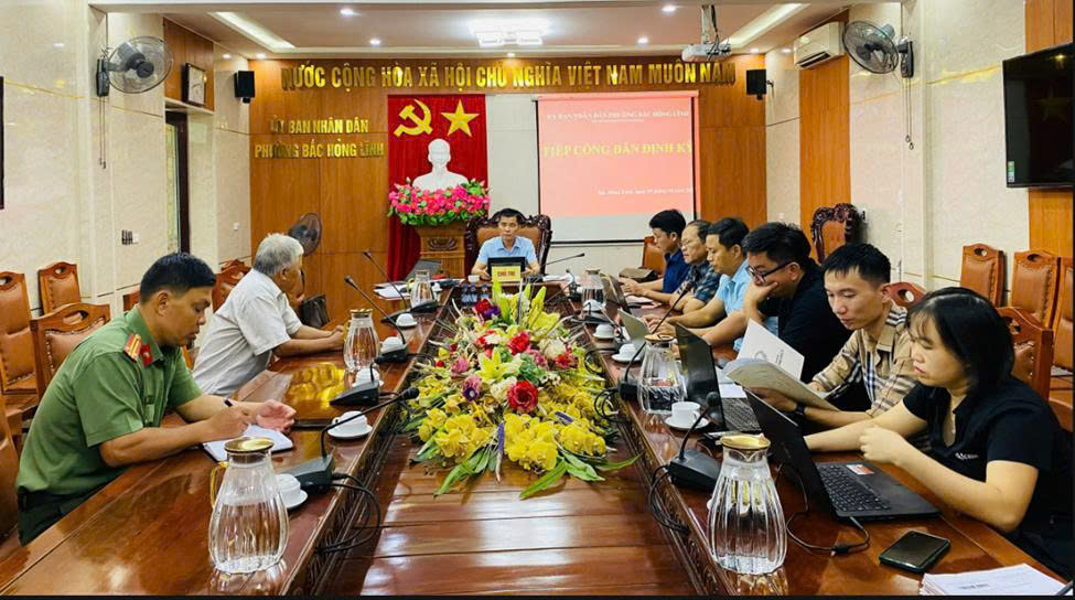 Lãnh đạo UBND phường Bắc Hồng Lĩnh tiếp công dân định kỳ tháng 10