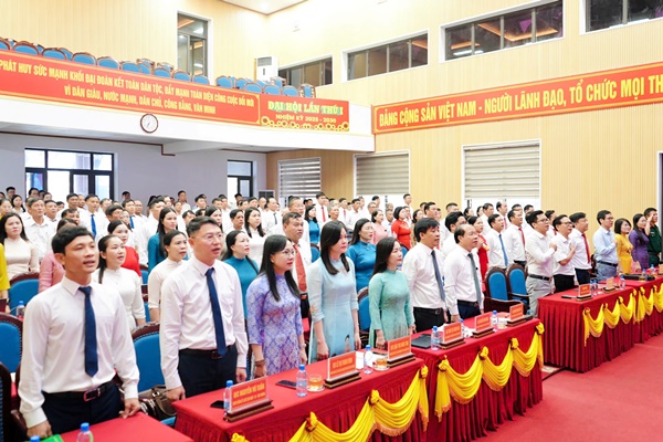 Lễ chào cờ tháng 5 gắn với triển khai nhiệm vụ tại phường Sông Trí