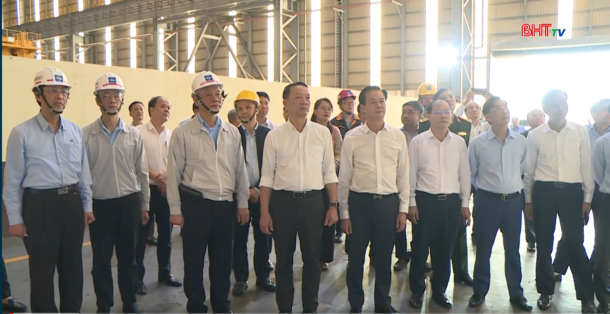 Chủ tịch UBND tỉnh kiểm tra các dự án tại Khu kinh tế Vũng Áng