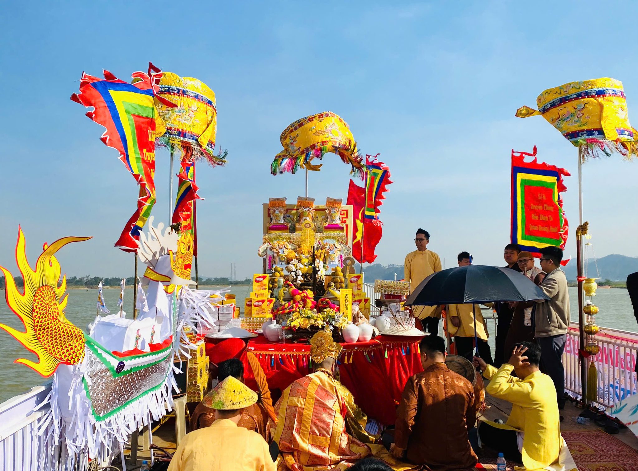 Đặc sắc lễ rước nước tại lễ hội Đền Cả - Dinh đô quan Hoàng Mười