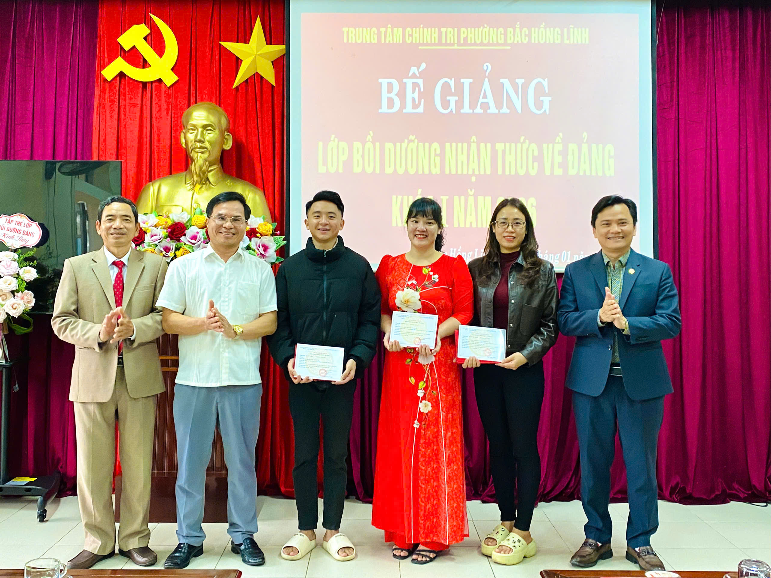 48 học viên hoàn thành lớp bồi dưỡng lý luận chính trị, nhận thức về đảng trước khi nhập ngũ năm 2026