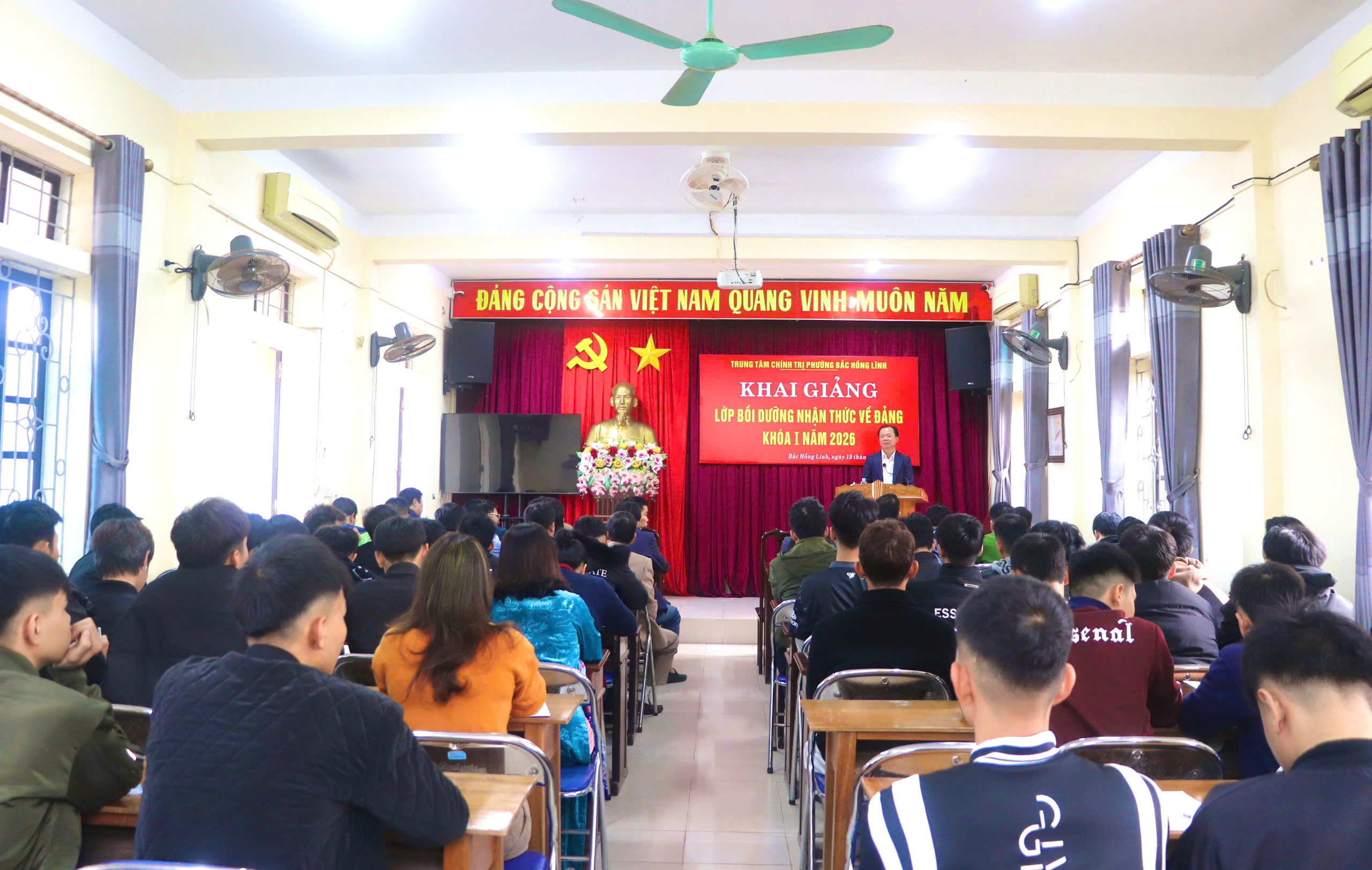 Bồi dưỡng lý luận chính trị cho thanh niên phường Bắc Hồng Lĩnh, Nam Hồng Lĩnh và xã Trường Lưu trước ngày nhập ngũ