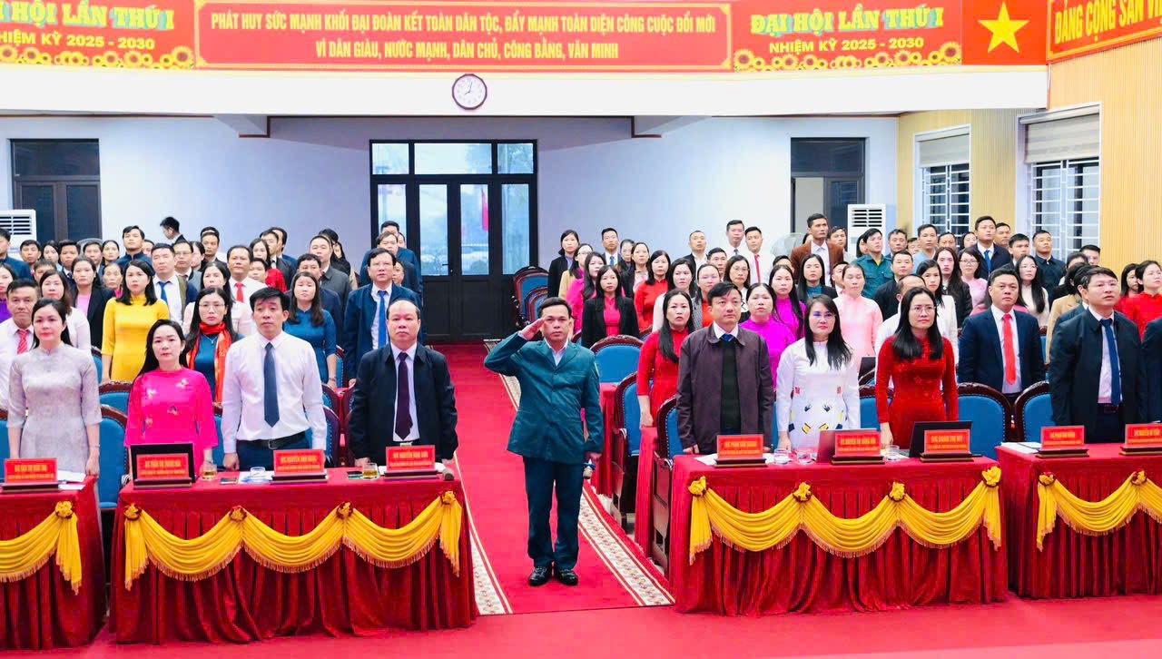 Đảng ủy phường Sông Trí tổ chức Lễ Chào cờ tháng 10 năm 2025 - Triển khai nhiệm vụ trọng tâm tháng 11 năm 2025