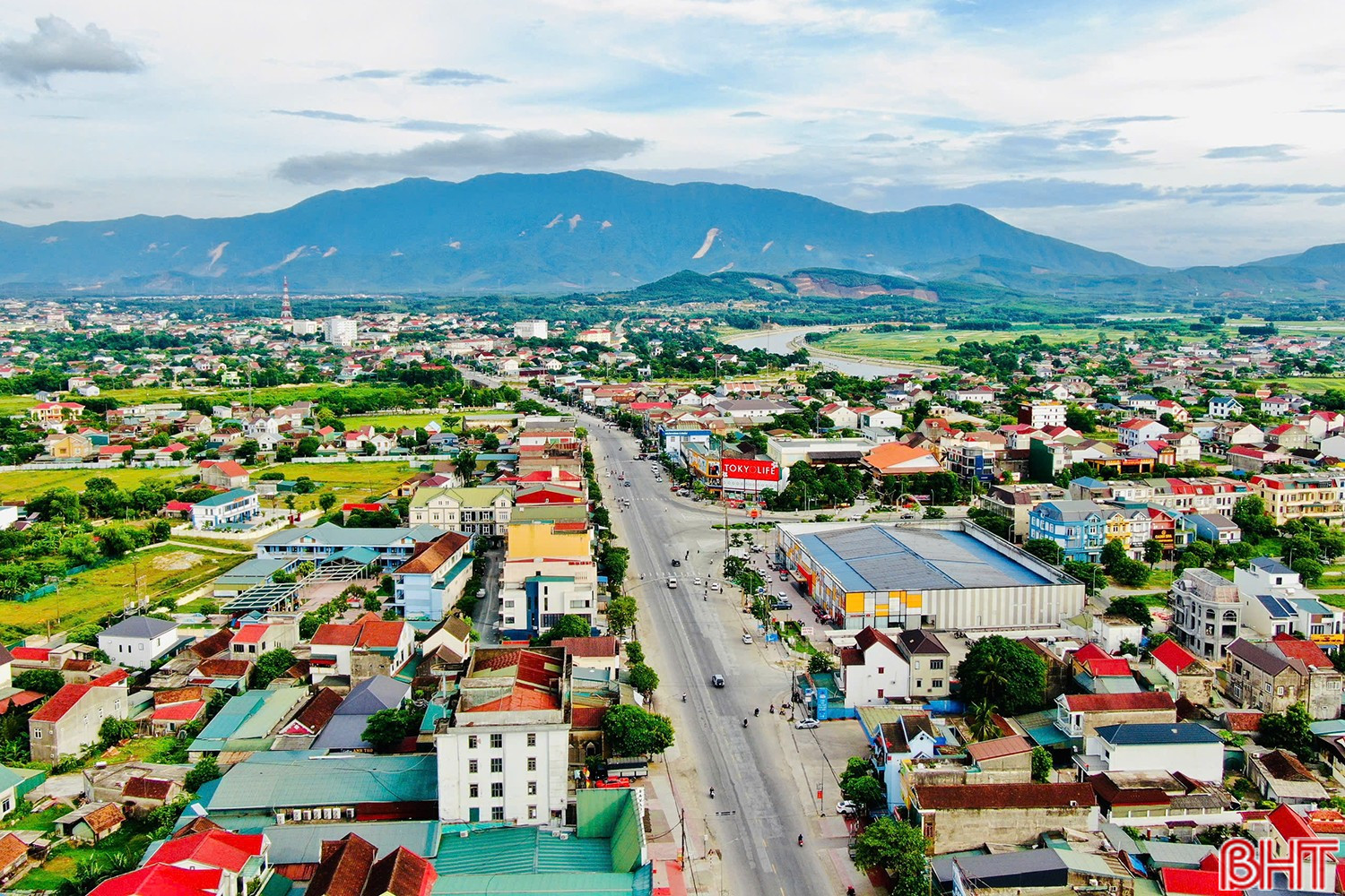 Cao điểm ra quân xử lý vi phạm trật tự hành lang an toàn giao thông, chỉnh trang đô thị, dọn dẹp vệ sinh môi trường trên địa bàn phường Sông Trí