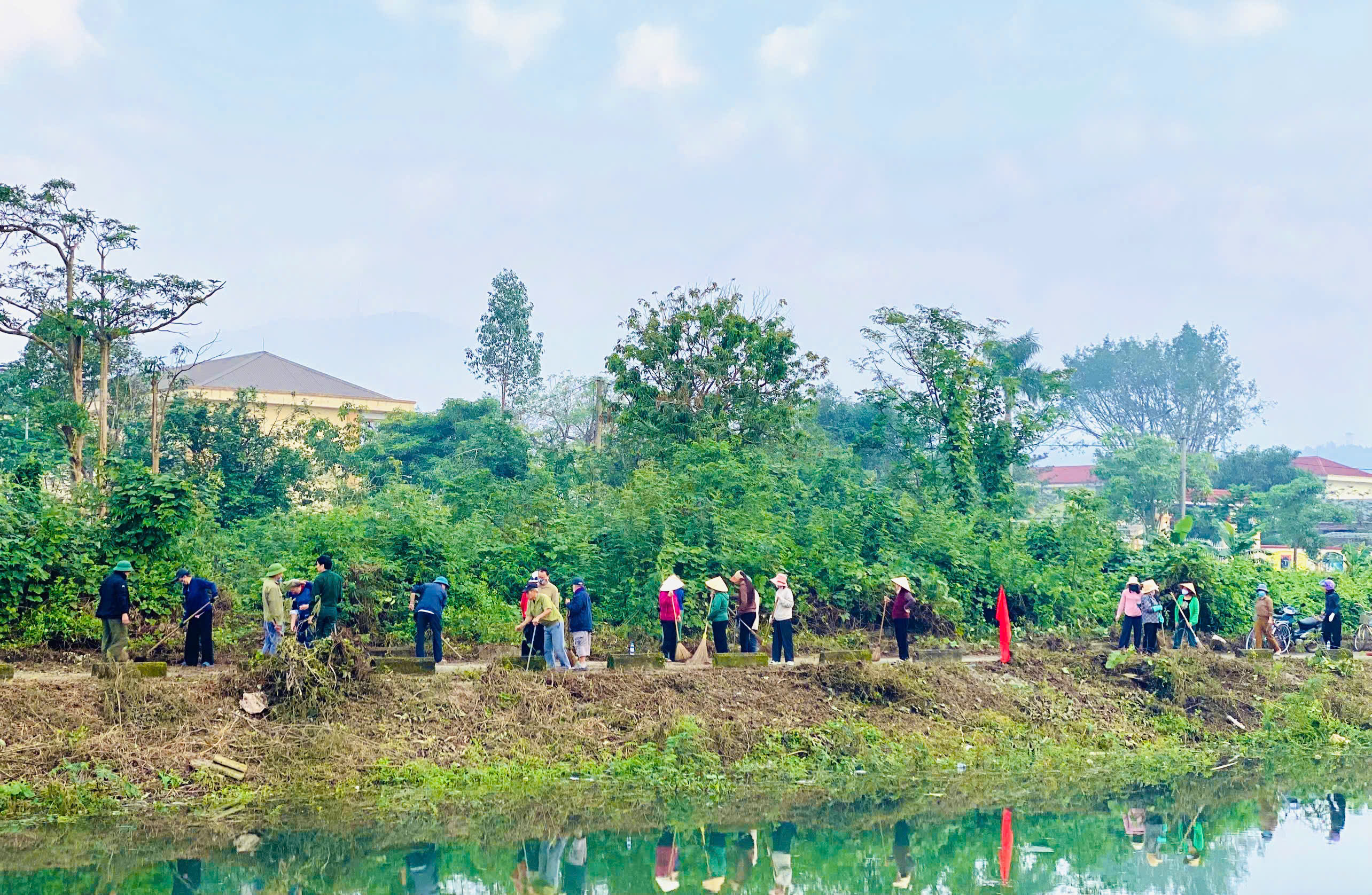 Phường Bắc Hồng Lĩnh ra quân tổng dọn vệ sinh trên toàn phường